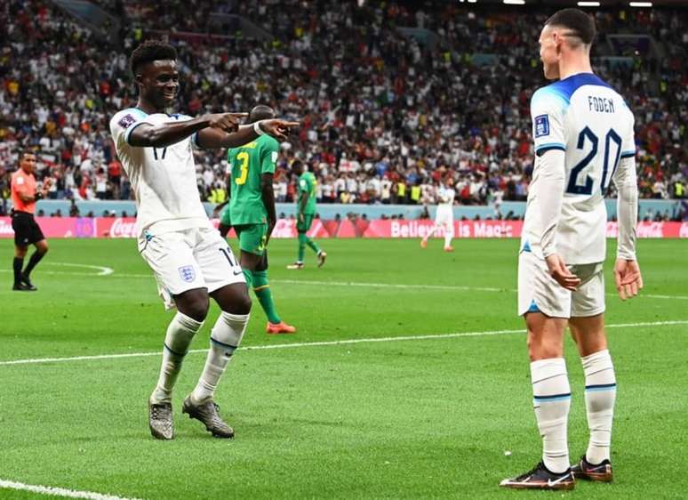 Saka e Foden são dois atletas que certamente seguirão em alto nível na próxim Copa (Foto: EFE/EPA/Neil Hall)