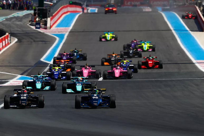 W Series encerrou a temporada 2022 mais cedo por problemas financeiros 