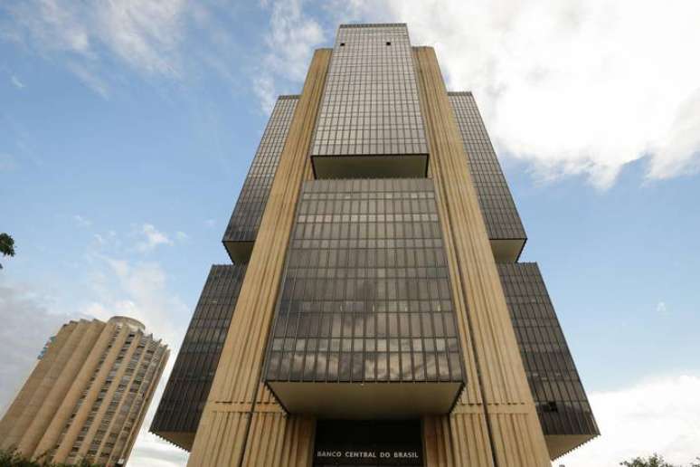 A estimativa para a alta do IPCA deste ano arrefeceu de 5,92% para 5,79%, segundo Banco Central