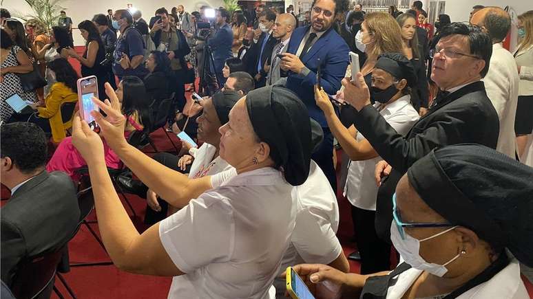 Copeiras e copeiros do TSE acompanham a diploma&ccedil;&atilde;o de Lula no sagu&atilde;o do tribunal