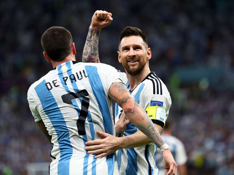 Lionel Messi comemora vitória da Argentina contra a Holanda na Copa 2022
