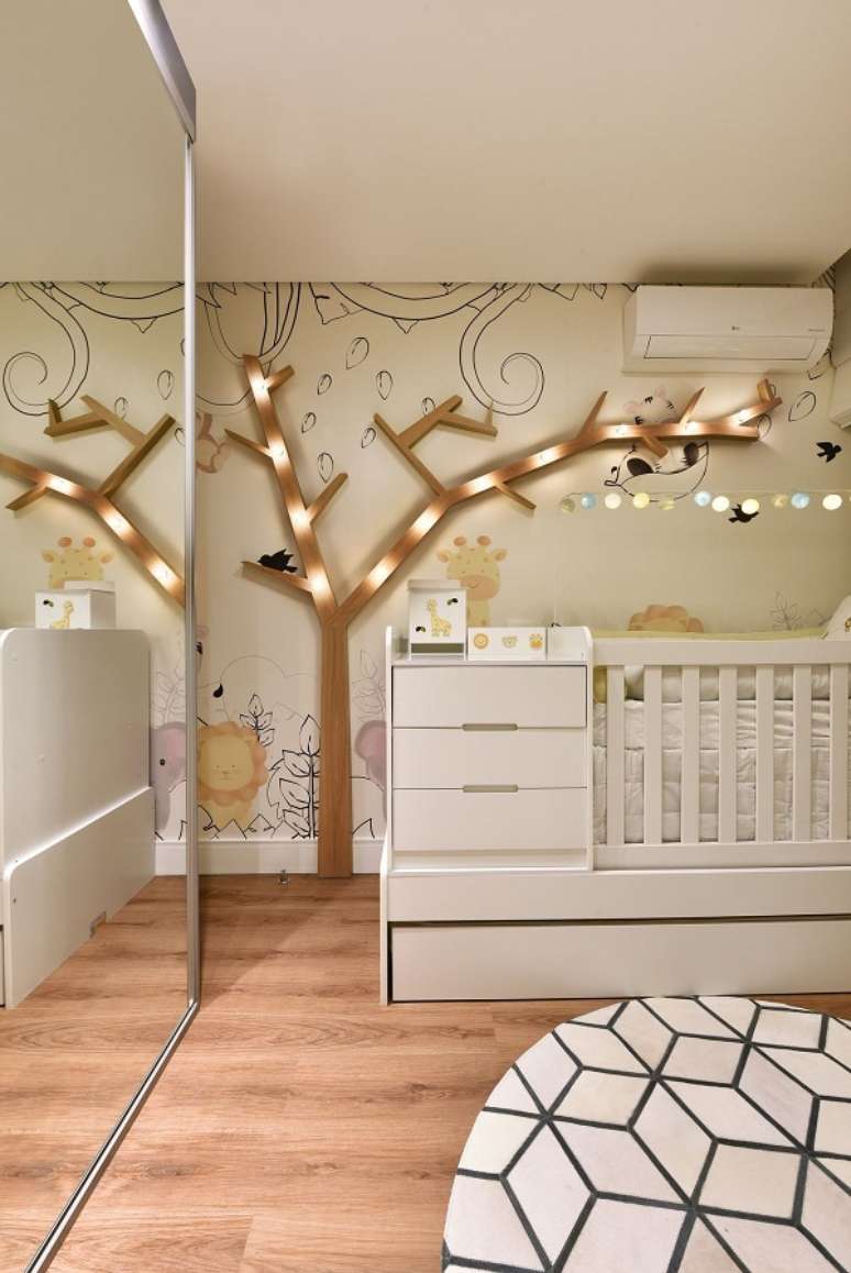 12. Ber&ccedil;o moderno azul claro para quarto charmoso com imagens de animais &ndash; Foto CLB