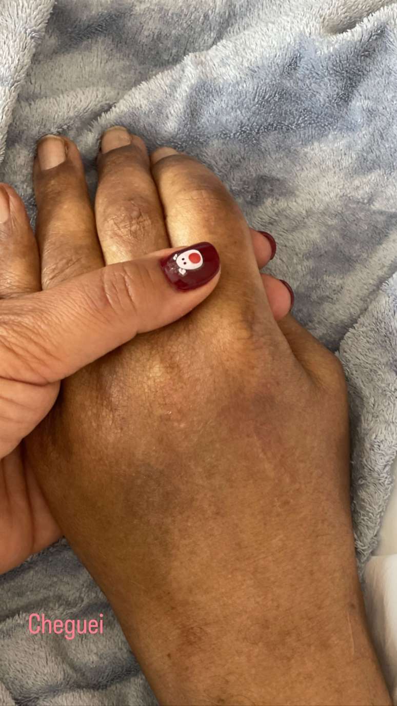 Filha visita Pel&eacute; no hospital 