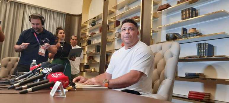 Ronaldo deixou de lado a pol&ecirc;mica e creditou fala de Kak&aacute; a um "erro de tradu&ccedil;&atilde;o".