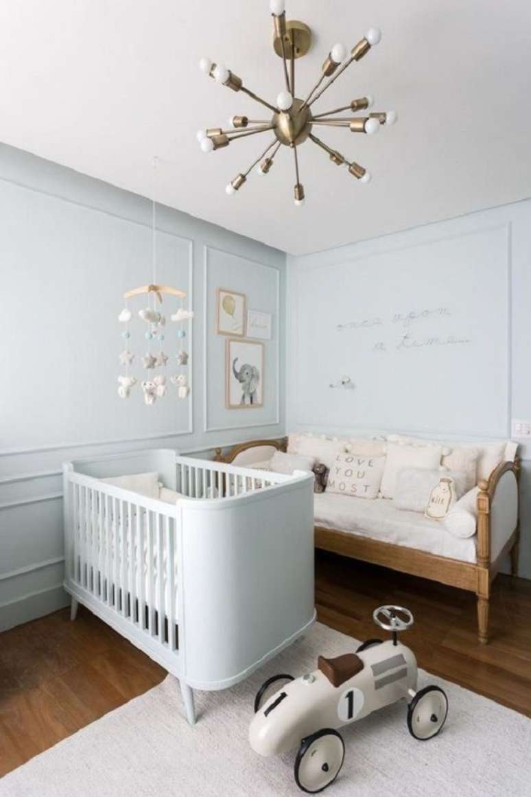 10. Ber&ccedil;o moderno azul claro para quarto charmoso com imagens de animais &ndash; Foto CLB