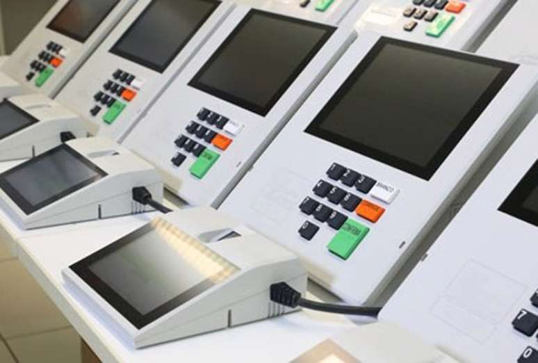 O Tribunal Superior Eleitoral reafirma que voto é sigiloso, inviolável e não pode ser vinculado a eleitores; nem mesmo a Justiça Eleitoral identifica em quem o eleitor votou