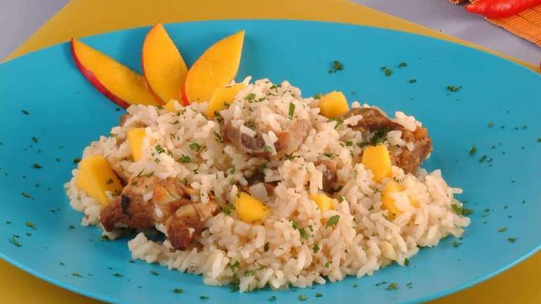 Costelinha com arroz e manga – Foto: Guia da Cozinha