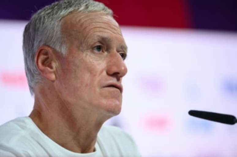 O técnico Didier Deschamps em coletiva em Doha (Foto: Franck Fife/AFP)