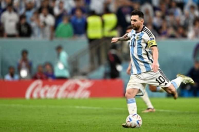 Messi tem quatro gols e duas assistências na Copa (Foto: MANAN VATSYAYANA / AFP)