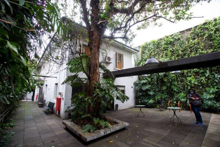 Al&eacute;m do caf&eacute;, o espa&ccedil;o abriga um jardim que tamb&eacute;m pode ser demolido.