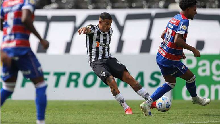Guilherme Arana em a&ccedil;&atilde;o pelo Atl&eacute;tico-MG; lateral era nome cotado para a Copa do Mundo antes de les&atilde;o.