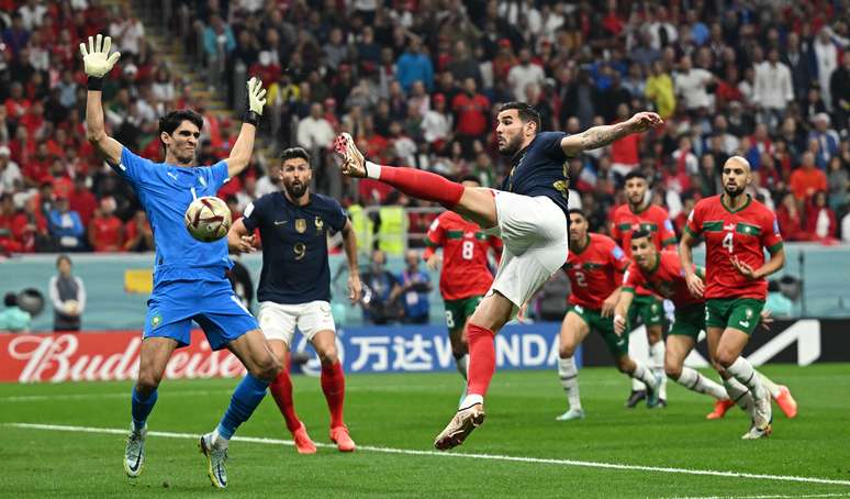 Theo Hernandéz fez o primeiro gol da França na semifinal da Copa contra o Marrocos