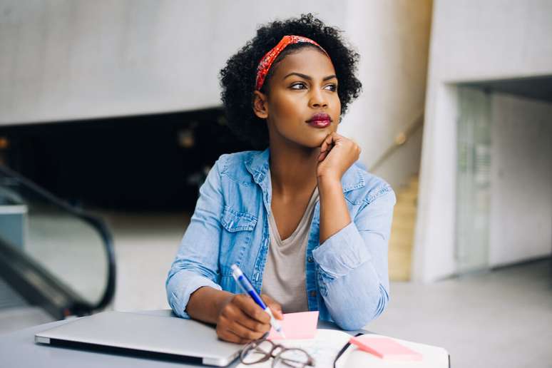 Sobrecarga de fun&ccedil;&otilde;es pode causar esquecimento em jovens 