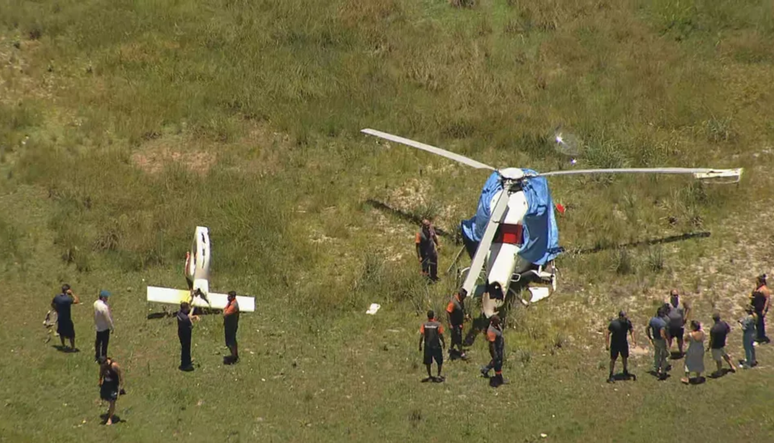 Helicóptero cai em terreno baldio no Rio de Janeiro 