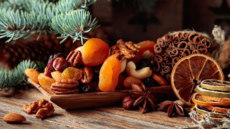 Fique de olho nas calorias das frutas natalinas – Foto: Guia da Cozinha