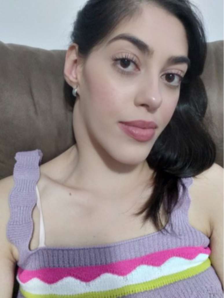 Fernanda tinha um caro&ccedil;o percept&iacute;vel no pesco&ccedil;o, um dos principais sintomas deste tipo de c&acirc;ncer