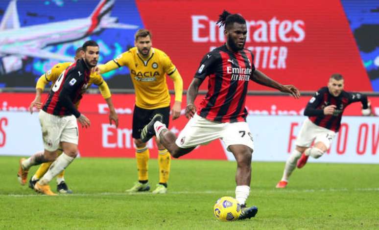 Kessié em um jogo do Milan contra a Udinese pela Série A