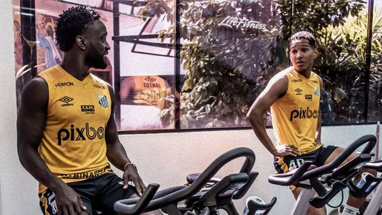 Steven Mendoza e João Lucas começaram a treinar no CT Rei Pelé (Foto: Ivan Storti/ Santos FC)