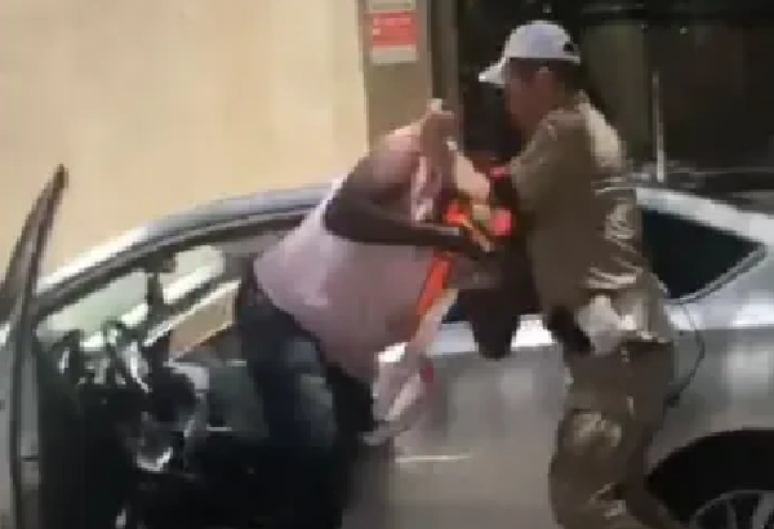 Vídeo flagra guarda municipal dando socos em motorista no Rio de Janeiro