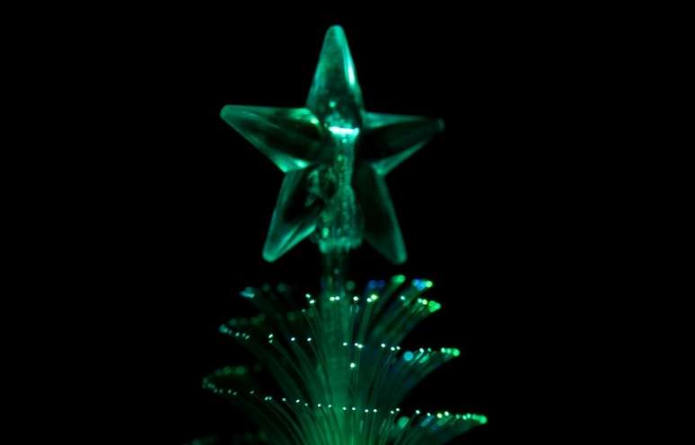 Natal: árvore de fibra ótica é opção de decoração tecnológica
