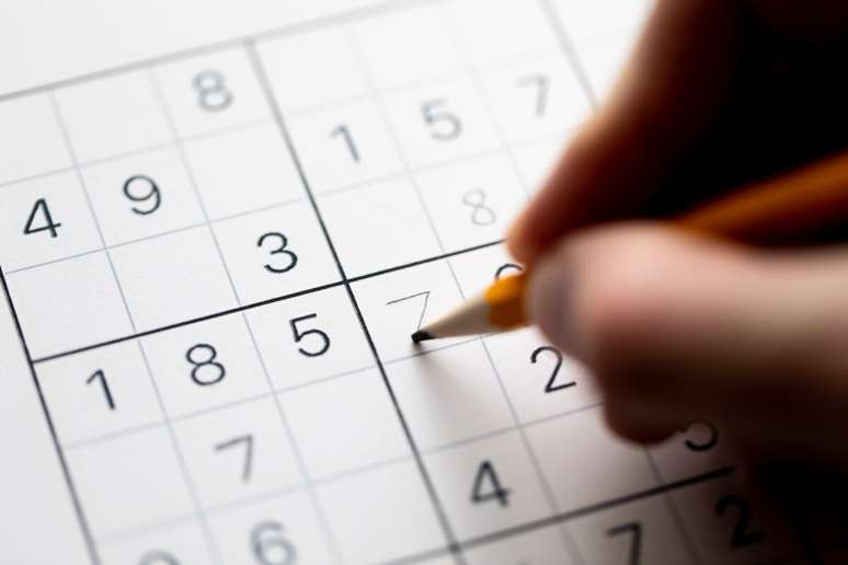 SUDOKU Para jogar: SUDOKU é um jogo de raciocínio e logica. O objetivo do  jogo é completar todos os 