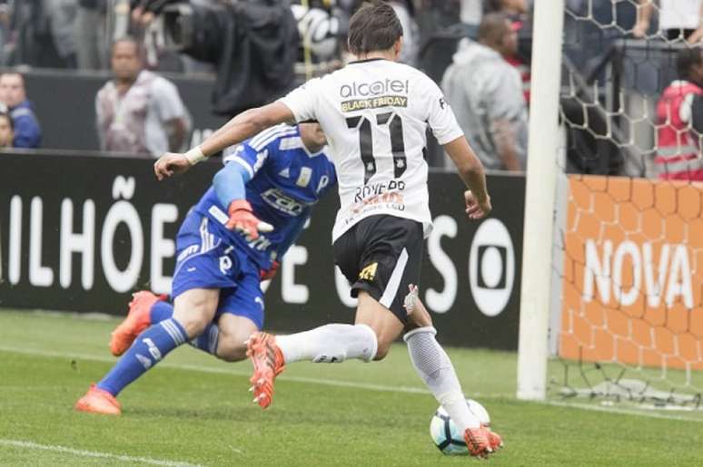 Romero faz publicação enigmática assistindo jogo do Corinthians