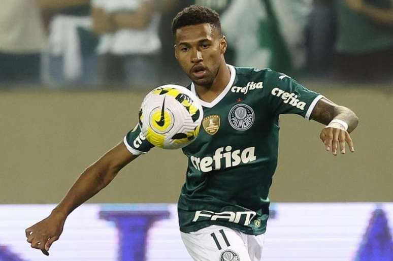 Terceiro jogador que mais atuou pelo Cruzeiro em 2023, Wesley fica