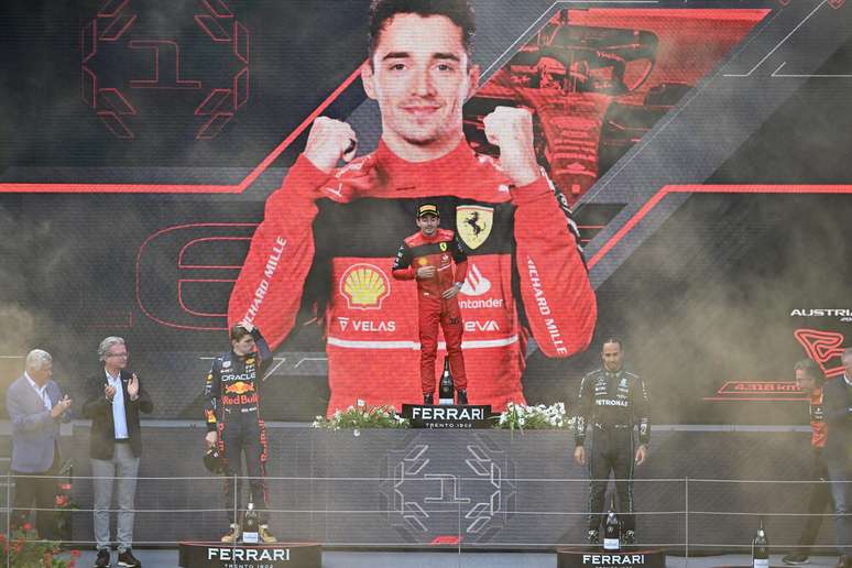 O p&oacute;dio do GP da &Aacute;ustria 2022 teve al&eacute;m do vencedor Charles Leclerc, Max Verstappen e Lewis Hamilton 
