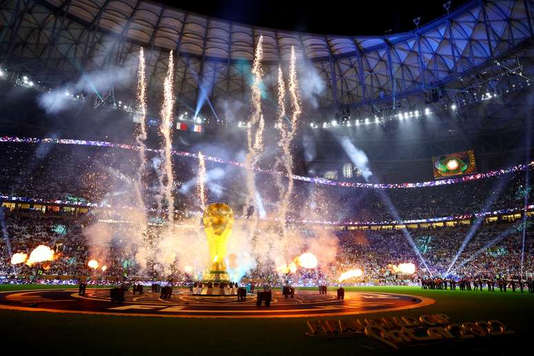 Encerramento da Copa do Mundo tem música, fogos e acrobacias nos céus de  Lusail