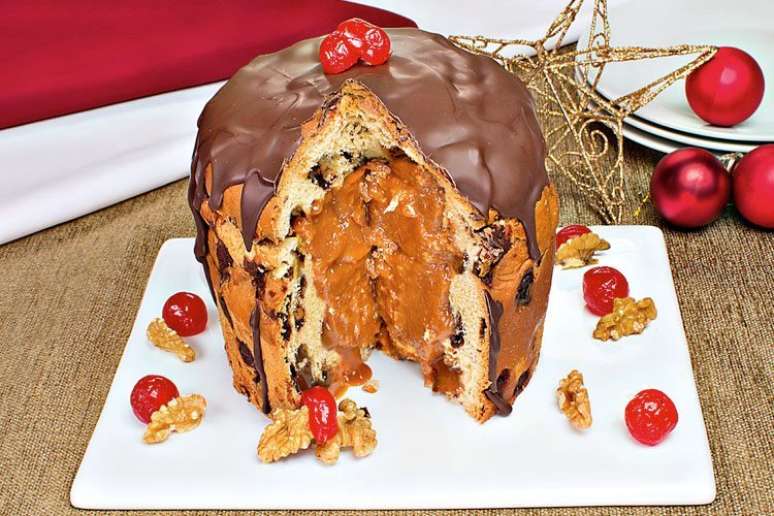 Guia da Cozinha - Chocotone recheado com caramelo: deixe seu Natal mais doce com essa receita