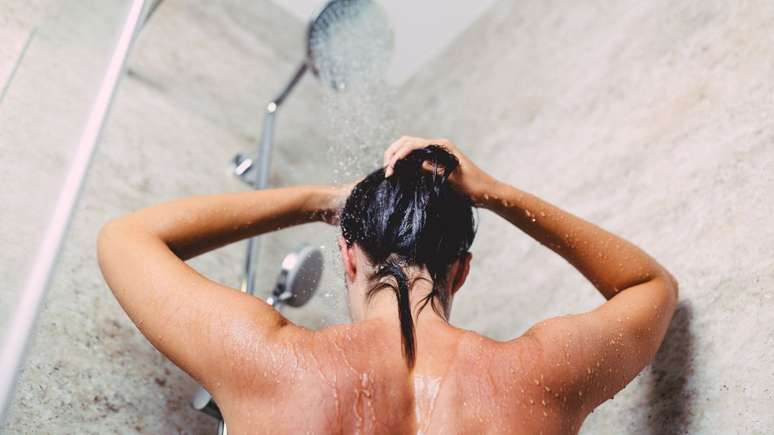 A temperatura da água interfere na saúde dos cabelos –