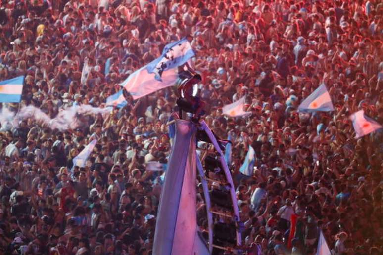 Torcedores da Argentina celebrando o tricampeonato do país