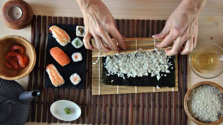 Veja tudo que você vai precisar para preparar sushi – Foto: Shutterstock