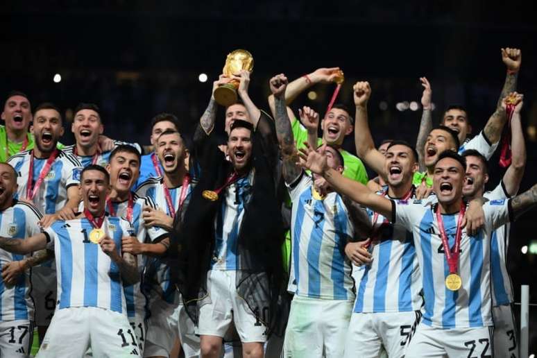 Hermanos conquistaram o tricampeonato mundial de futebol (Foto: FRANCK FIFE / AFP)