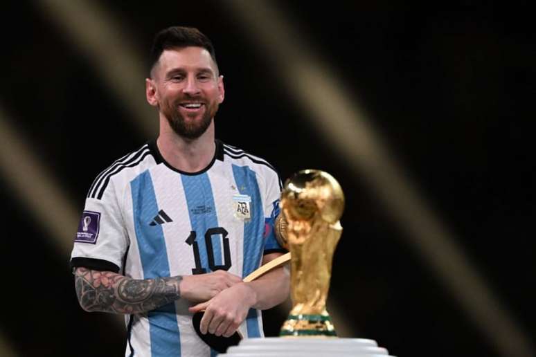 Lionel Messi fez dois gols na final da Copa do Qatar (Foto: KIRILL KUDRYAVTSEV / AFP)