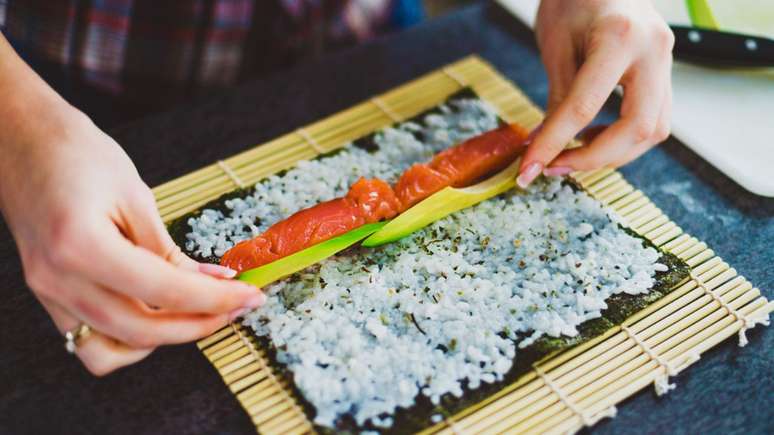 Veja tudo que você vai precisar para preparar sushi – Foto: Shutterstock