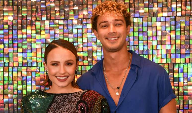 Larissa Manoela e André Luiz Frambach revelaram como querem cerimônia de casamento.