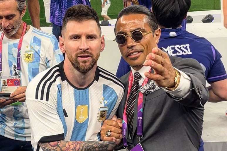 Lionel Messi ao lado do chef Nusret Gokce