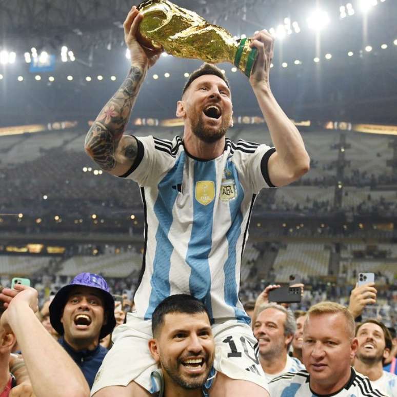 Messi: campeão como a picape Fiat Strada