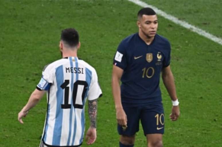 Messi e Mbappé foram os destaques da Copa de 2022 (Foto: Jewel Samad/AFP)