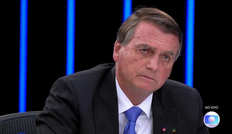 Bolsonaro na tela da Globo, em agosto, no 'JN': demorou, mas assinou em benefício do canal