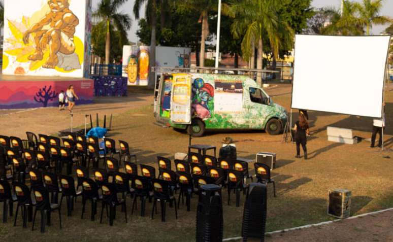 Cena de "O Cinema que Veio do Sol"