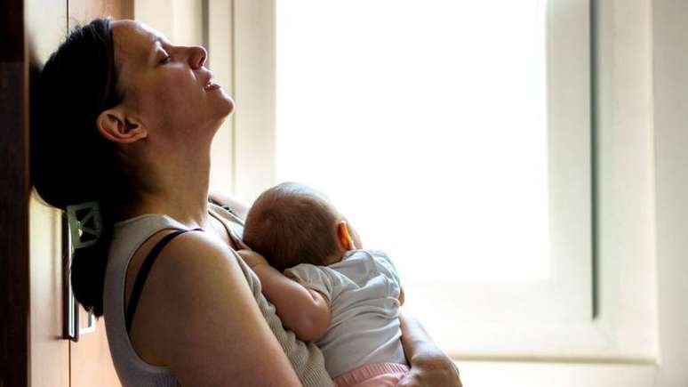 Mesmo que não desabafem, muitas mães sentem emoções contraditórias sobre a criação dos filhos