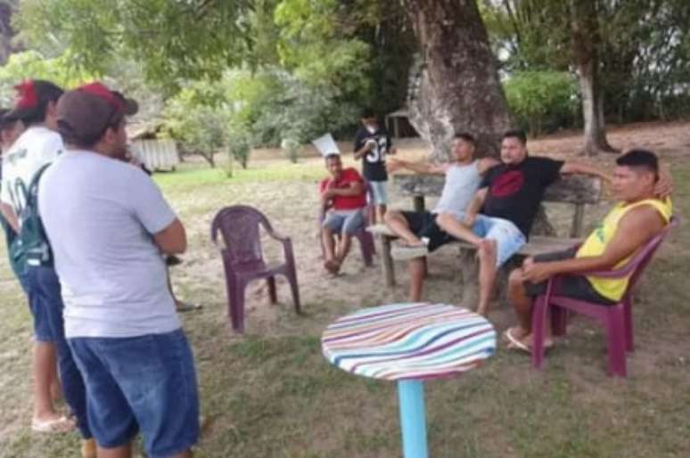 Rony em uma roda de conversa no interior do Pará (Foto: Reprodução)