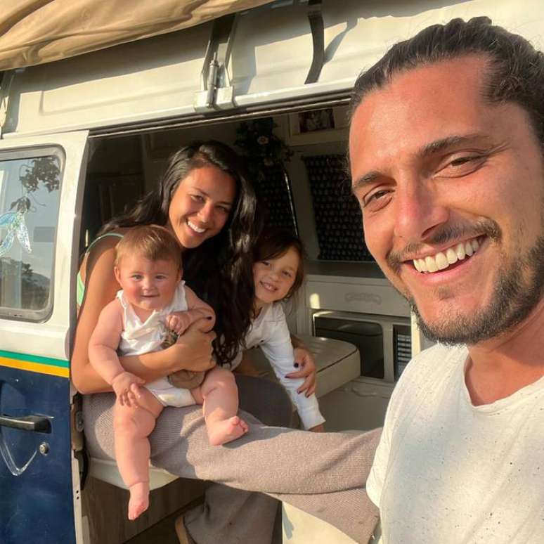 O casal Yanna Lavigne e Bruno Gissoni anunciaram o nascimento da segunda filha, Am&eacute;lia, em janeiro.