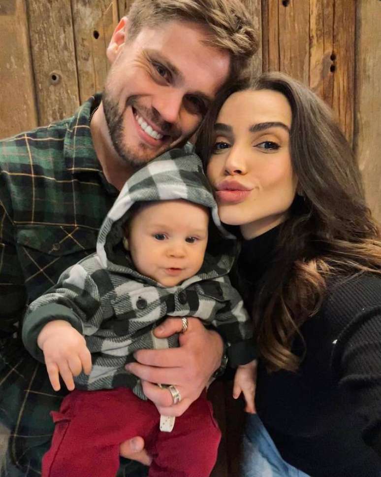 Outra ex-BBB que se tornou m&atilde;e esse ano foi Paula Amorim, ao lado do ex-participante Breno Sim&otilde;es