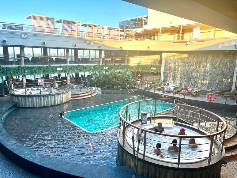 A Jungle Pool &eacute; garantia de &aacute;gua quentinha e um belo paisagismo.