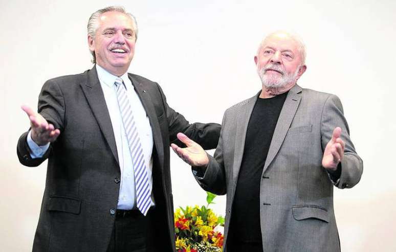 O presidente da Argentina, Alberto Fern&aacute;ndez, em visita ao presidente eleito, Luiz In&aacute;cio Lula da Silva, em S&atilde;o Paulo, logo ap&oacute;s as elei&ccedil;&otilde;es: crise no pa&iacute;s vizinha reduz demanda por exporta&ccedil;&otilde;es de produtos da ind&uacute;stria brasileira