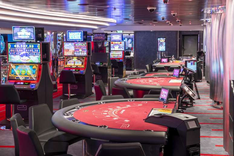 No Signature Casino, a jogatina vai at&eacute; de madrugada.