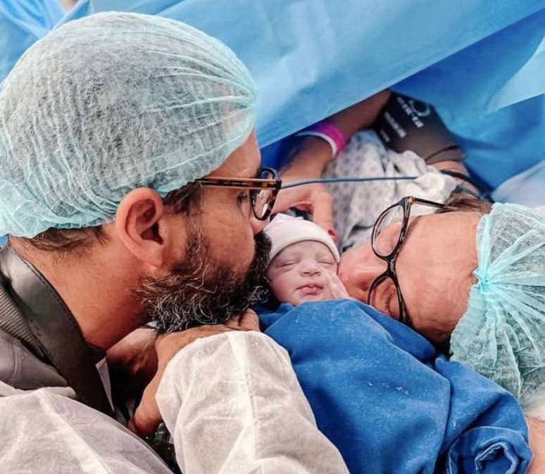 Pais de quatro filhos, Vicente, Inacio, Gaspar e Maria Madalena, o casal Juliano Cazarr&eacute; e Let&iacute;cia tiveram a quinta filha em junho